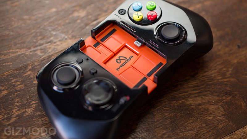 Illustration for article titled Moga Ace iOS Game Controller First Look: Cheap Fun, Huge Potential
